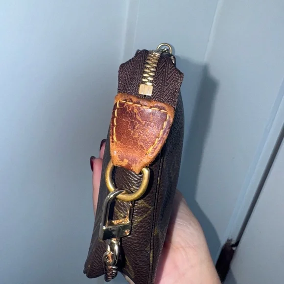 Louis Vuitton Pochette Accessoires – Monogram canvas, Authentic with COA - Picture 7 of 12